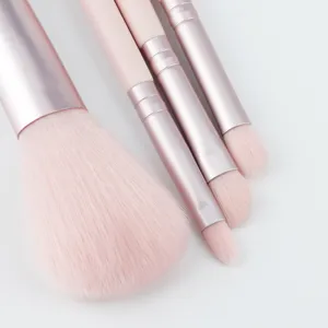 4-piece pink makeup brush set, professional eyeshadow and powder cosmetic beauty tool.