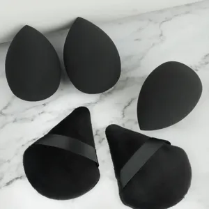 Set di 5 spugnette da trucco nere e piumini in velluto triangolari per fondotinta.
