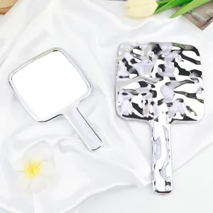 Miroir de Maquillage Portatif Argenté Minimaliste Design Métal Liquide Miroir Cosmétique Irrégulier Style Vintage pour Voyage Quotidien