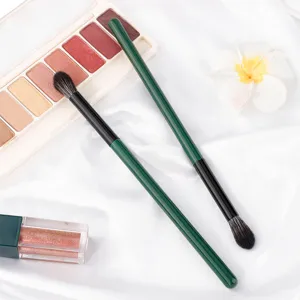 Single green flame makeup brush for highlighter and precision brightening, soft and professional.