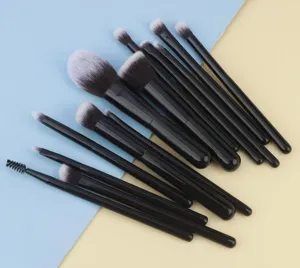 14-teiliges Make-up-Pinsel-Set in Schwarz mit weichen Borsten für Reisen und Alltag.