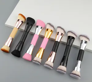 Ensemble de pinceaux de maquillage à double embout pour fond de teint et fard à joues polyvalent.