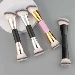 Set de pinceaux de maquillage double embout avec poils doux pour le fond de teint et les contours.