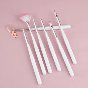 Set professionale di 7 pennelli per nail art per pittura, dettagli precisi e gel UV.