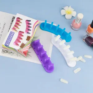 Nagel oefenstandaard set met gesp ontwerp, ideaal voor nail art display en training.