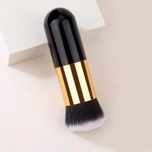 Professioneller dichter Foundation Pinsel mit schwarzem Griff und goldener Zwinge für Make-up.