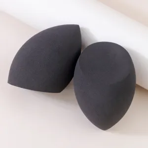 Schwarzes Make-up Schwamm Set, Detailansicht weicher Blender für makelloses Make-up.