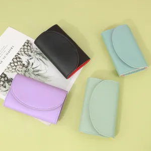 Tragbare klappbare PU-Leder-Etui-Tasche für Maniküre-Werkzeuge und Alltagsaufbewahrung.