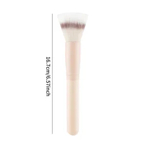 Enkele platte make-up kwast met zachte haren en roze handvat voor dagelijkse gezichtsmake-up.