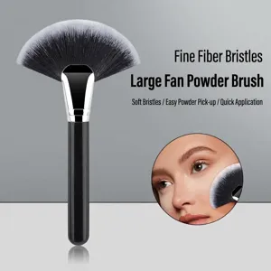 Large Fan Makeup Brush With Wooden Handle Soft Synthetic Fiber Bristles For Highlighter Powder Sweeping Beauty Cosmetic Tool