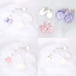 Elegantes Blüten Ohrringe und modisches Metall Brillenketten Set für Damen und Party