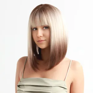 Ombre blonde Bob Perücke mit Pony schlüsselbeinlange Kunsthaar Detailansicht nahaufnahme