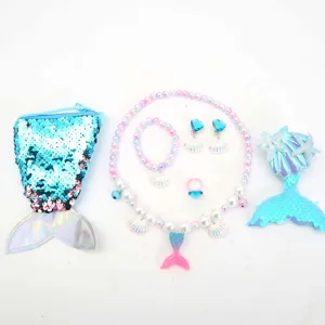 Dettaglio set gioielli sirena bambini con collana bracciale orecchini borsa fermaglio
