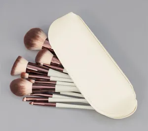 Set de 15 brochas de maquillaje profesionales con estuche crema para belleza y cosmética.