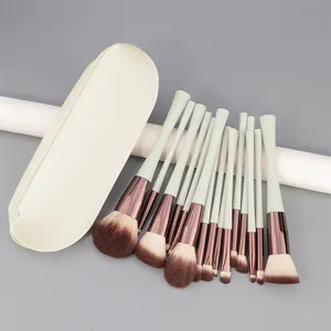 Vista detallada del juego de 15 brochas de maquillaje cosmético con cerdas suaves y bolsa.