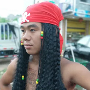 Set bandana da pirata e parrucca lunga intrecciata, vista dettagliata dell'accessorio per cosplay.