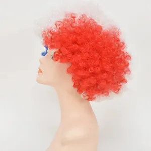 Détail de la perruque afro tricolore, accessoire festif coloré pour fêtes et supporters