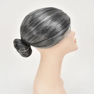 Détail en gros plan de la perruque chignon gris sur tête de mannequin, idéale pour Halloween.