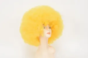 Detailansicht der leuchtend gelben Afro-Clown-Perücke, ideal für Partyrequisiten und Events.