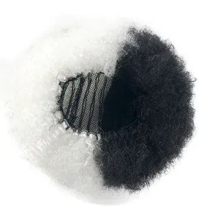 Vue detaillee de l'extension de chignon afro noir et blanc pour soiree cosplay et quotidien.
