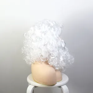 Vista dettagliata del set parrucca e barba da Babbo Natale, accessorio in capelli sintetici.
