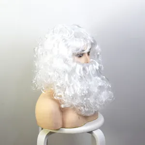 Vista dettagliata della parrucca da Babbo Natale bianca e della barba per le feste.