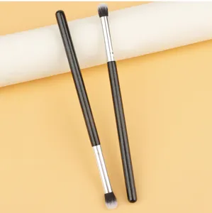 Dual-ended makeup brush soft eyeshadow blending brush cosmetic beauty tool detail shot