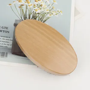 Holzborsten Bartbuerste Detailansicht, ideal fuer Herren Haarstyling und taegliche Pflege.