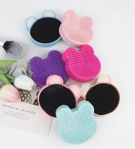 Silicone makeup brush cleaning pad with sponge dry clean box, cute bear design beauty tool cleaner.