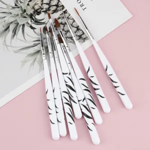 Set professionale da 8 pennelli per nail art con manico bianco per linee e dettagli.