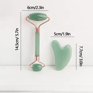 Set rullo di giada e massaggiatore viso gua sha con indicazioni di dimensioni cura.