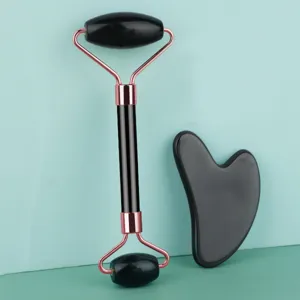 Set di rullo facciale doppio e strumento di massaggio Gua Sha a forma di cuore.