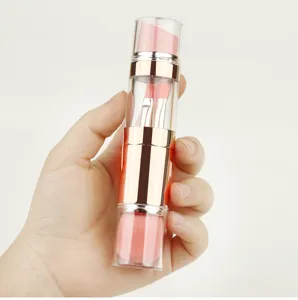 Vue détaillée du kit de pinceaux de maquillage portable 5 en 1 pour les voyages pratiques.