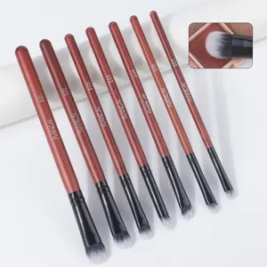 7-piece portable eyeshadow makeup brush set with soft bristles for precise eye blending.