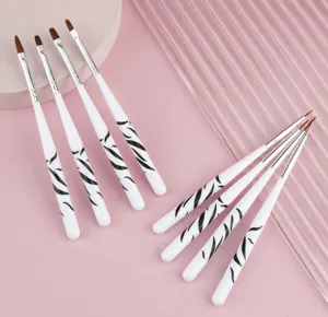 Vista dettagliata del set di 8 pennelli per nail art con elegante design del manico bianco.