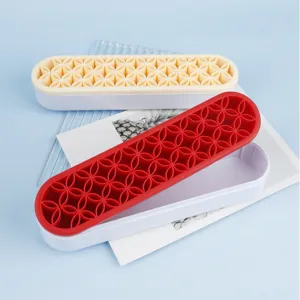 Soporte de silicona para secar brochas de maquillaje y caja organizadora de labiales con ranura.