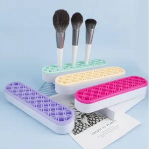 Vista detallada del soporte de secado de brochas de maquillaje de silicona multifuncional.