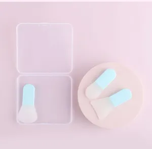 Ensemble de pinceaux masque facial en silicone avec etui de rangement pour soins de la peau.
