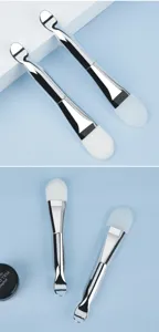 Pinceau de masque facial double embout avec poils doux et spatule en silicone pour soins.