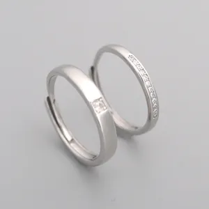 Ensemble de bagues de couple argentées minimalistes ouvertes avec zircons brillants mode