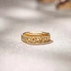 Bague dorée étincelante texturée pour femmes, élégant bijou de mode sculpté en CNC