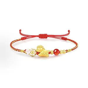Encantador pulsera de cordón rojo del zodiaco chino caballo con dije de oro y cuenta.