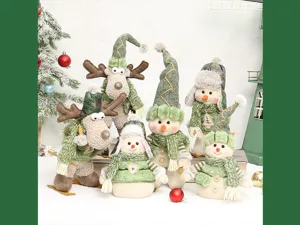 Weihnachten grüne Schneemann Rentier Plüschpuppe Ornament Set für Feiertag Haus Mall Party.