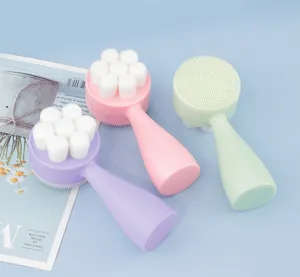 Vue détaillée de brosses de nettoyage facial colorées en silicone et poils doux pour les pores.
