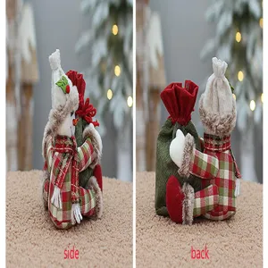 Weihnachtlicher Plüsch Schneemann Geschenktüte, rot-grüne Apfel Tasche Detailansicht.