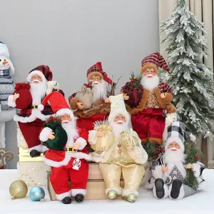 Detailansicht von 30cm sitzenden Weihnachtsmann Plueschpuppen Ornamenten fuer Schaufenster.