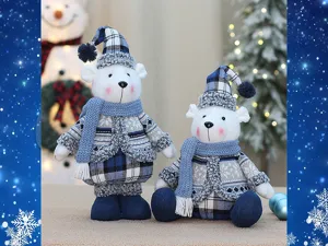 Gedetailleerd overzicht van blauwe ruit beer pluche poppen set voor leuke kerst decoratie.
