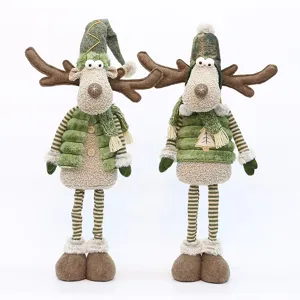 Kerst staande pluche eland rendier pop decoratie, feestelijke groene stoffen raamornament