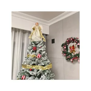 Weihnachtsbaum Engel Baumspitze mit Plüschflügeln und goldenem Kleid, elegante Feiertagsdeko.