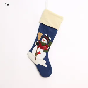 Weihnachtsstrumpf Geschenktüte mit süßer Schneemann-Bestickung, perfekte Feiertagsdekoration.
